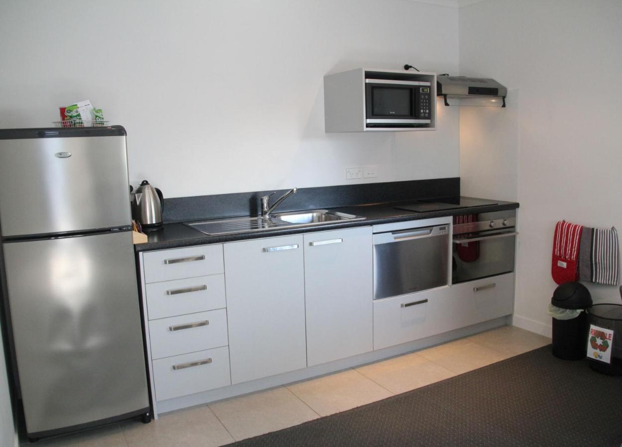 موتيل نيو بلايموث لودج بوكيكورا موتور المظهر الخارجي الصورة A kitchen in a student apartment