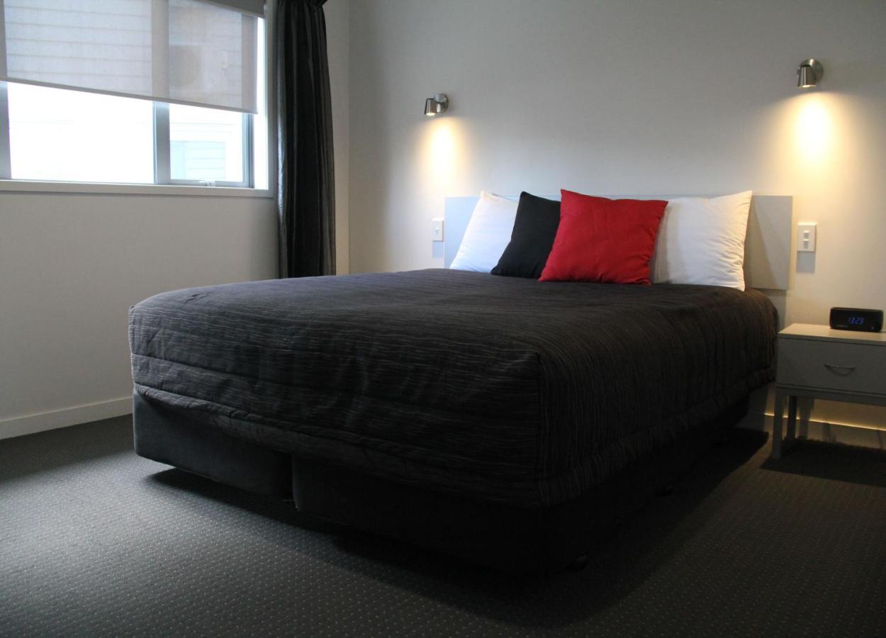 موتيل نيو بلايموث لودج بوكيكورا موتور المظهر الخارجي الصورة A typical motel room