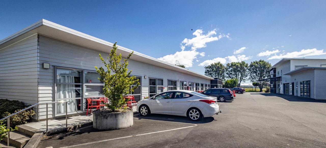 موتيل نيو بلايموث لودج بوكيكورا موتور المظهر الخارجي الصورة The motel at the airport