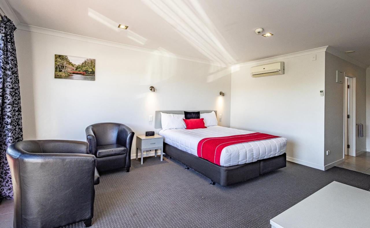 موتيل نيو بلايموث لودج بوكيكورا موتور المظهر الخارجي الصورة A typical motel room