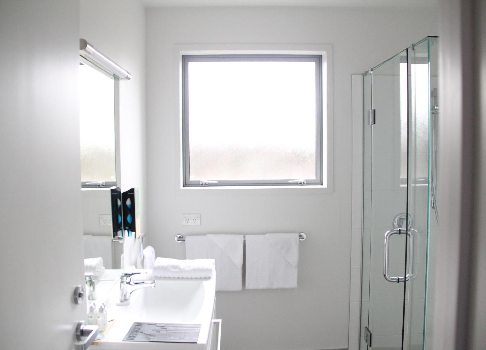 موتيل نيو بلايموث لودج بوكيكورا موتور الغرفة الصورة Bathroom