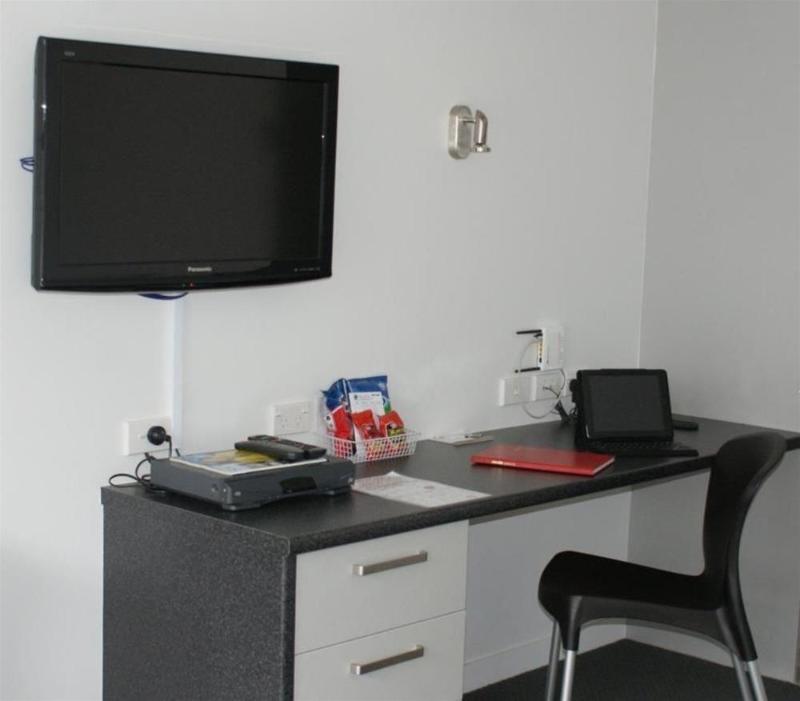 موتيل نيو بلايموث لودج بوكيكورا موتور المظهر الخارجي الصورة A typical office at the University of Applied Sciences and Medical University of Southern Tyrol